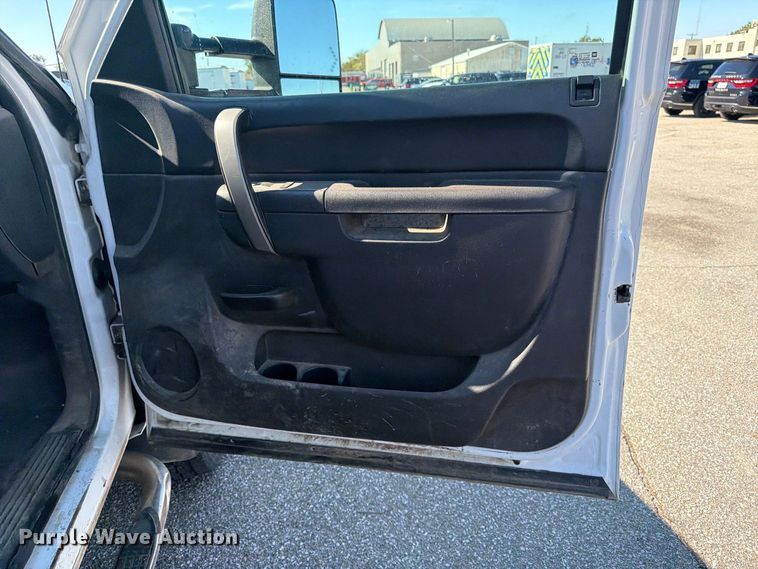 image for item FK3970 2011 Chevrolet Silverado 3500HD Crew Cab utility bed pickup truck