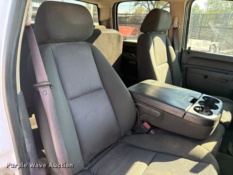 image for item FK3970 2011 Chevrolet Silverado 3500HD Crew Cab utility bed pickup truck
