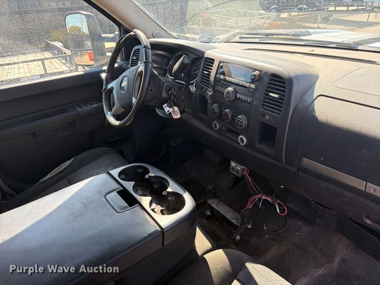 image for item FK3970 2011 Chevrolet Silverado 3500HD Crew Cab utility bed pickup truck