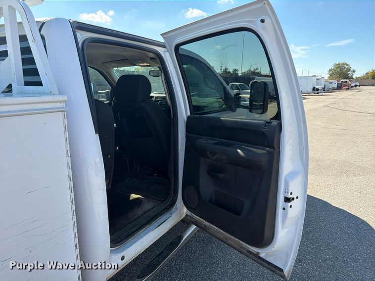 image for item FK3970 2011 Chevrolet Silverado 3500HD Crew Cab utility bed pickup truck
