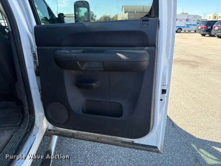image for item FK3970 2011 Chevrolet Silverado 3500HD Crew Cab utility bed pickup truck