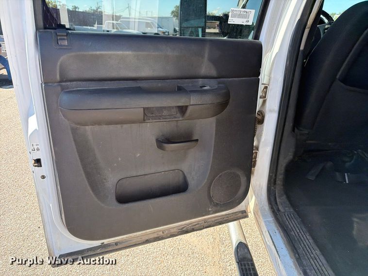 image for item FK3970 2011 Chevrolet Silverado 3500HD Crew Cab utility bed pickup truck