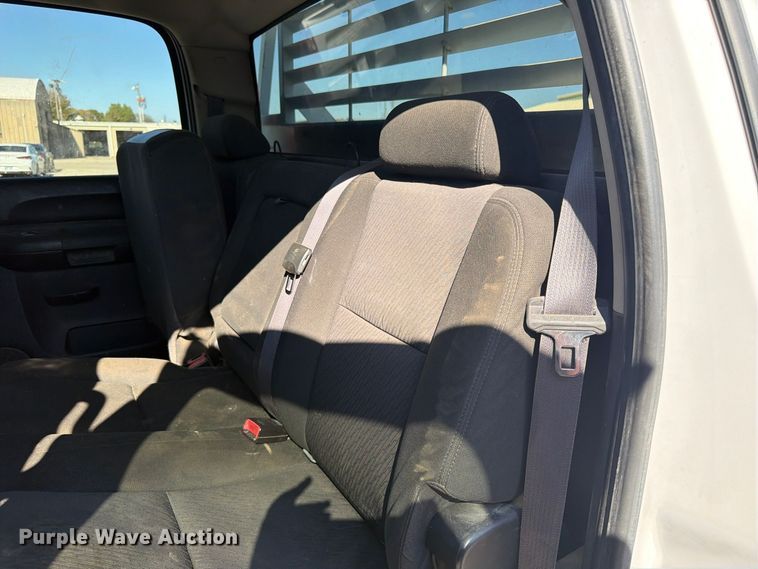 image for item FK3970 2011 Chevrolet Silverado 3500HD Crew Cab utility bed pickup truck