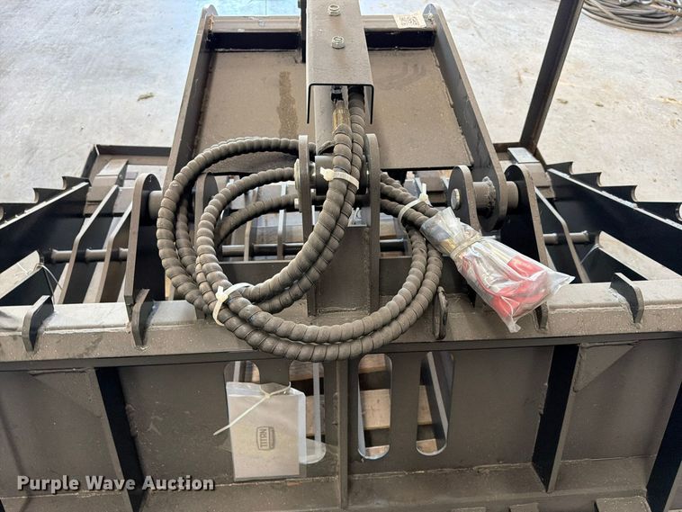 image for item FK3973 Titan skid steer grapple bucket