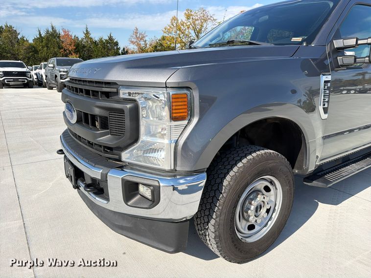 image for item FM6608 2022 Ford F250 Super Duty XL Crew Cab pickup truck