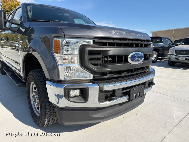image for item FM6608 2022 Ford F250 Super Duty XL Crew Cab pickup truck