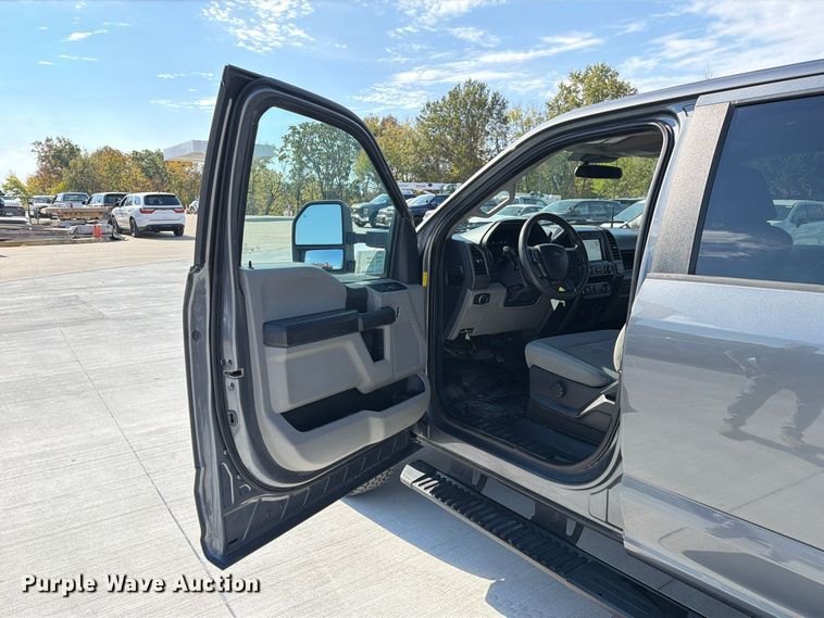 image for item FM6608 2022 Ford F250 Super Duty XL Crew Cab pickup truck
