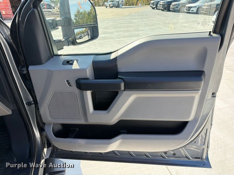 image for item FM6608 2022 Ford F250 Super Duty XL Crew Cab pickup truck