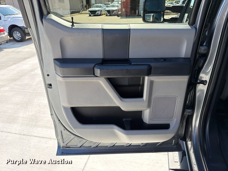 image for item FM6608 2022 Ford F250 Super Duty XL Crew Cab pickup truck