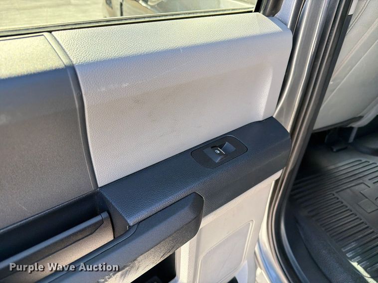 image for item FM6608 2022 Ford F250 Super Duty XL Crew Cab pickup truck