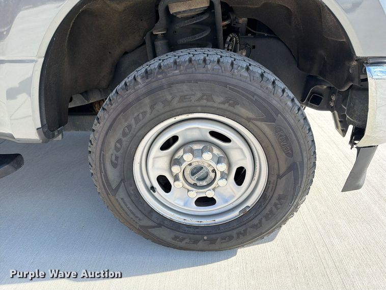 image for item FM6608 2022 Ford F250 Super Duty XL Crew Cab pickup truck