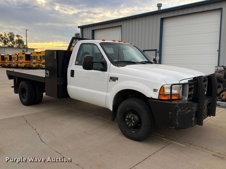 image for item FN1532 1999 Ford F350 Super Duty XLT flatbed pickup truck
