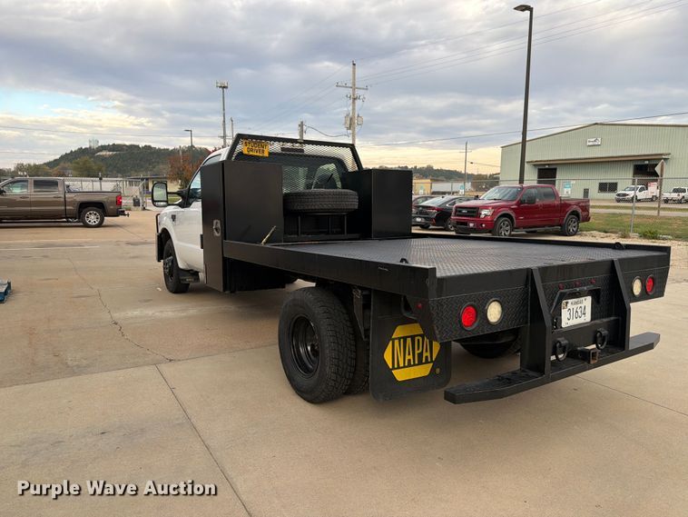 image for item FN1532 1999 Ford F350 Super Duty XLT flatbed pickup truck