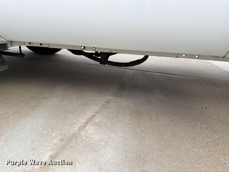 image for item FN1532 1999 Ford F350 Super Duty XLT flatbed pickup truck