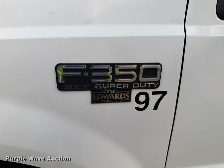 image for item FN1532 1999 Ford F350 Super Duty XLT flatbed pickup truck