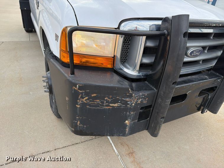 image for item FN1532 1999 Ford F350 Super Duty XLT flatbed pickup truck