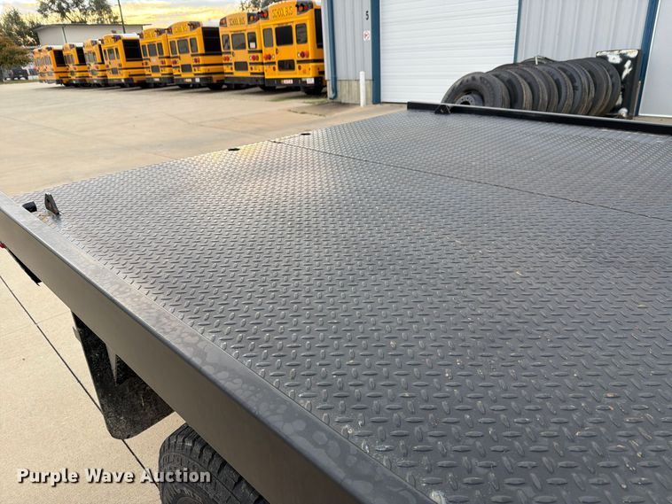 image for item FN1532 1999 Ford F350 Super Duty XLT flatbed pickup truck