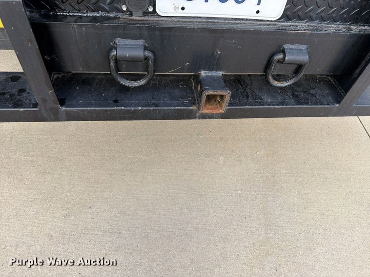 image for item FN1532 1999 Ford F350 Super Duty XLT flatbed pickup truck