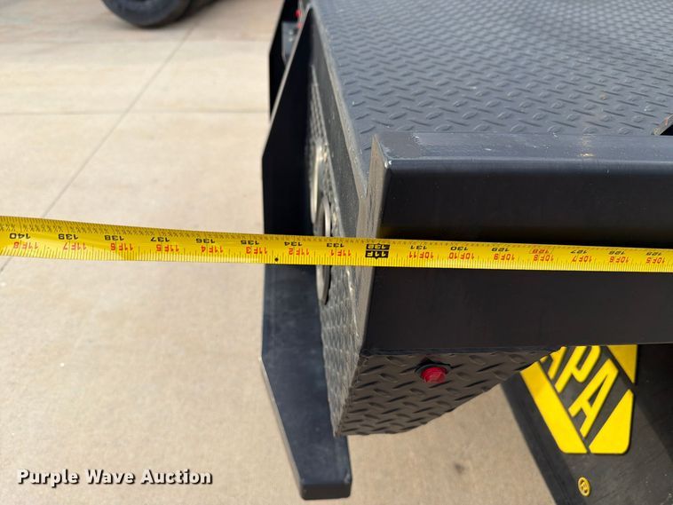 image for item FN1532 1999 Ford F350 Super Duty XLT flatbed pickup truck