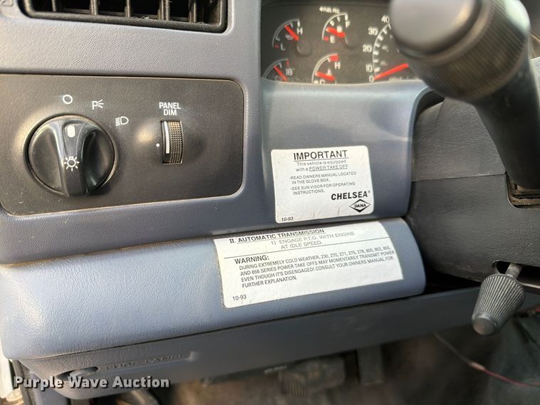 image for item FN1532 1999 Ford F350 Super Duty XLT flatbed pickup truck