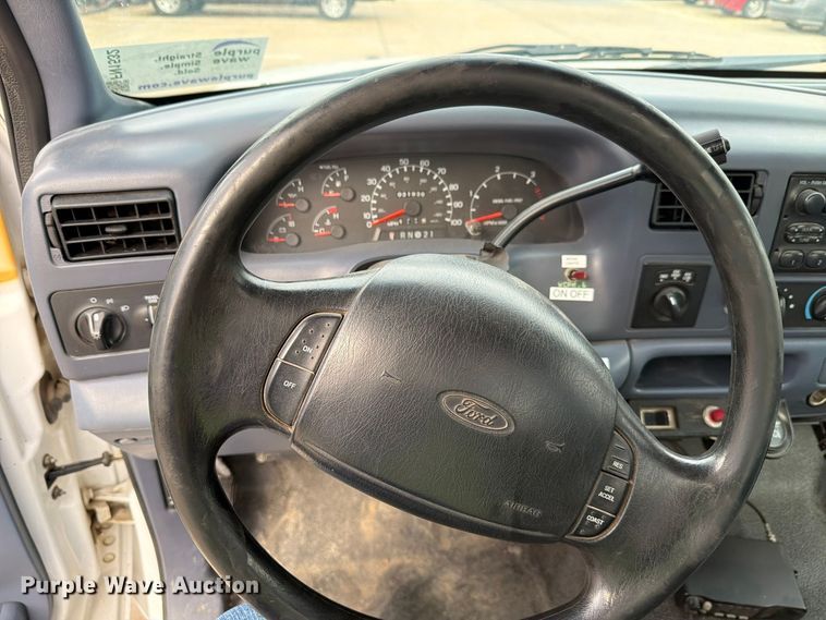 image for item FN1532 1999 Ford F350 Super Duty XLT flatbed pickup truck