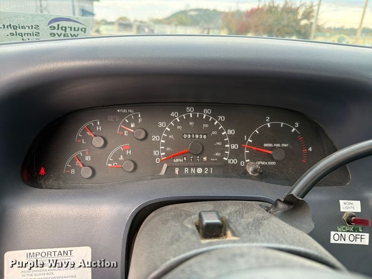 image for item FN1532 1999 Ford F350 Super Duty XLT flatbed pickup truck
