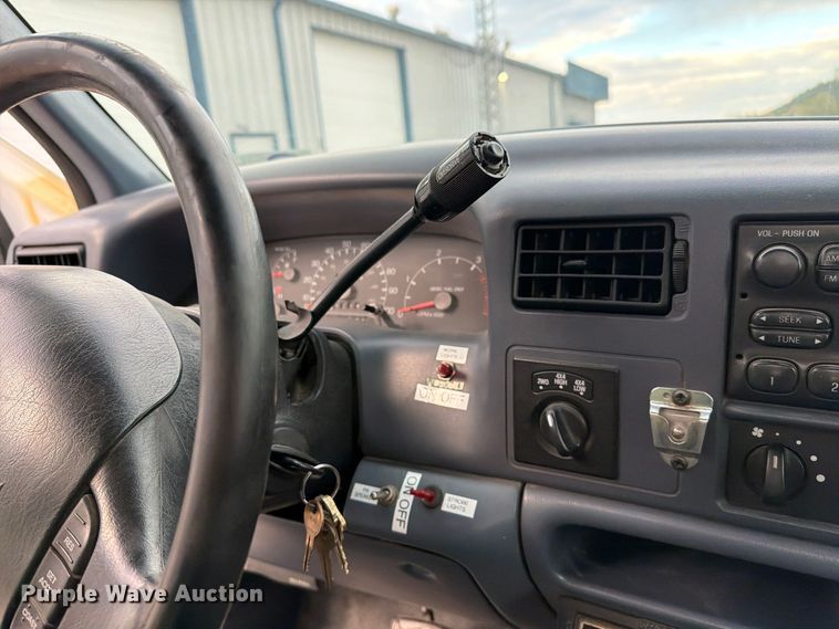 image for item FN1532 1999 Ford F350 Super Duty XLT flatbed pickup truck