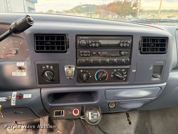 image for item FN1532 1999 Ford F350 Super Duty XLT flatbed pickup truck