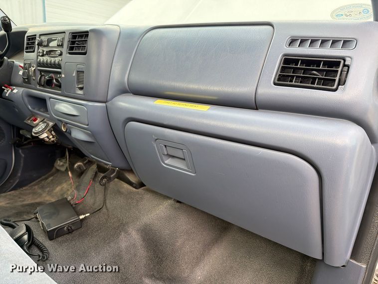 image for item FN1532 1999 Ford F350 Super Duty XLT flatbed pickup truck