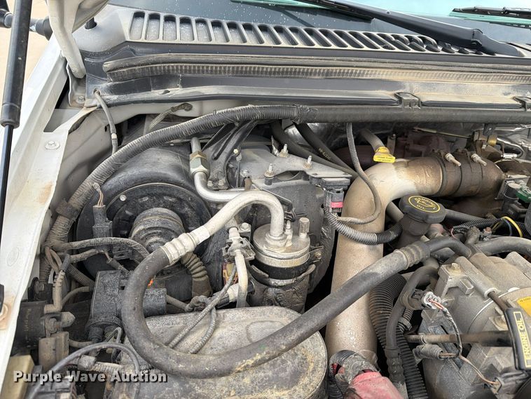 image for item FN1532 1999 Ford F350 Super Duty XLT flatbed pickup truck