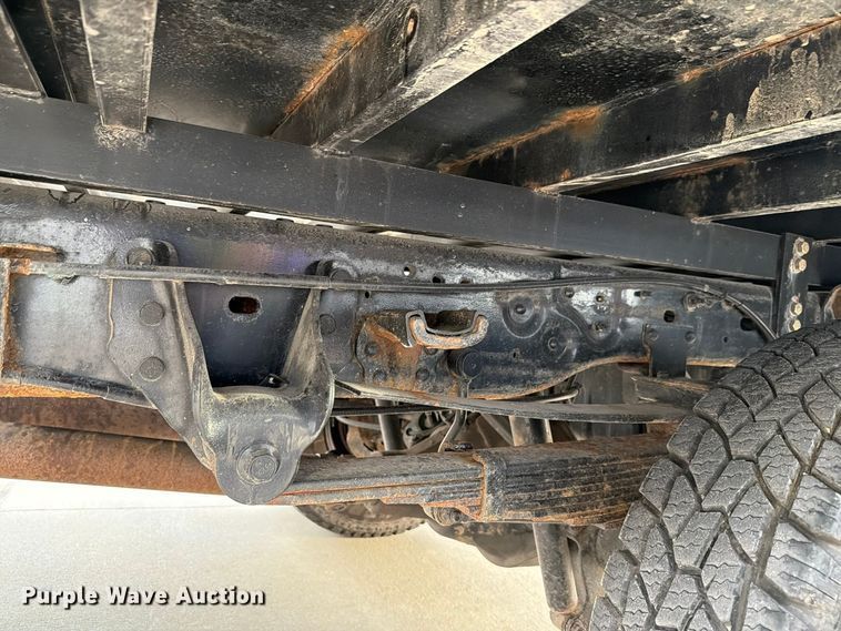 image for item FN1532 1999 Ford F350 Super Duty XLT flatbed pickup truck