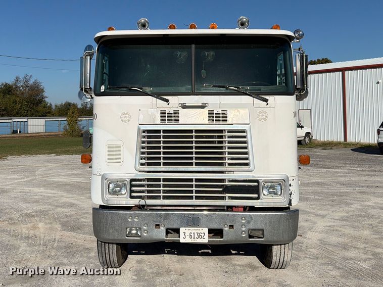 image for item FN2684 1996 International COF-9670 semi truck