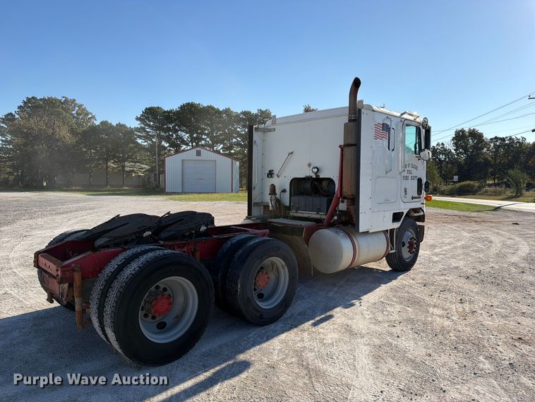 image for item FN2684 1996 International COF-9670 semi truck