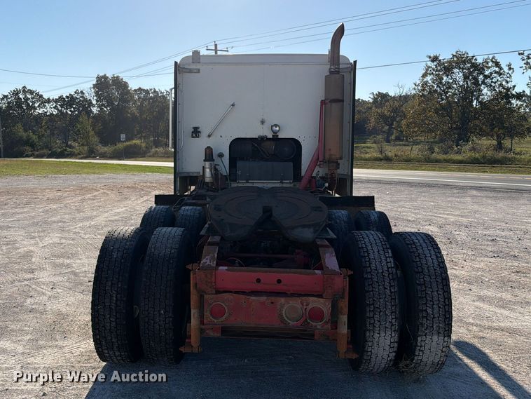 image for item FN2684 1996 International COF-9670 semi truck