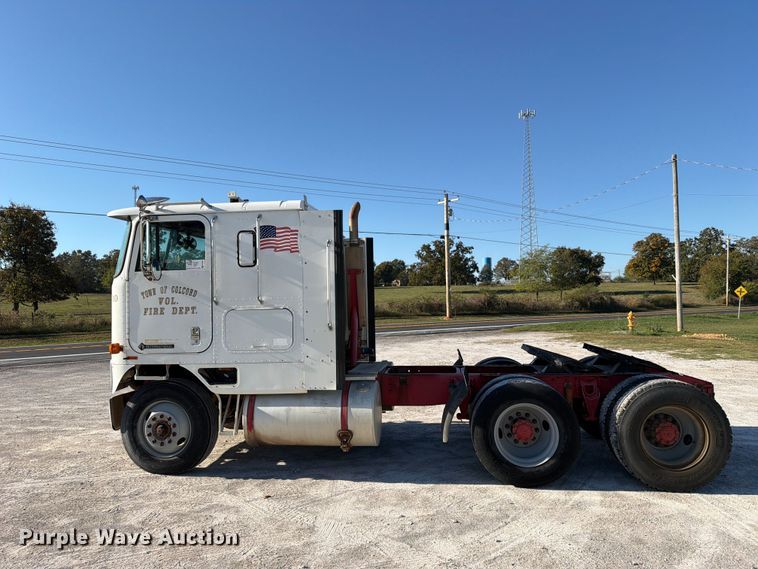 image for item FN2684 1996 International COF-9670 semi truck
