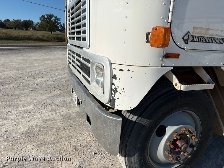 image for item FN2684 1996 International COF-9670 semi truck