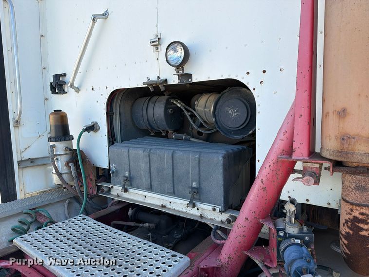 image for item FN2684 1996 International COF-9670 semi truck