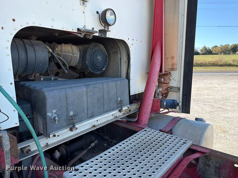 image for item FN2684 1996 International COF-9670 semi truck