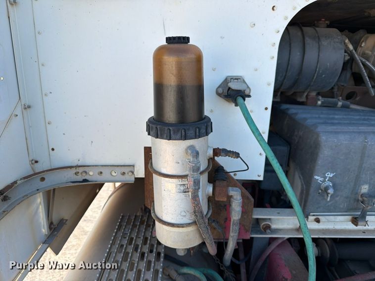 image for item FN2684 1996 International COF-9670 semi truck