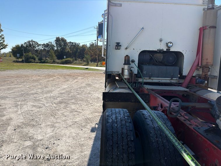 image for item FN2684 1996 International COF-9670 semi truck