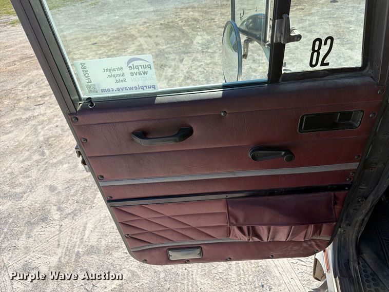 image for item FN2684 1996 International COF-9670 semi truck