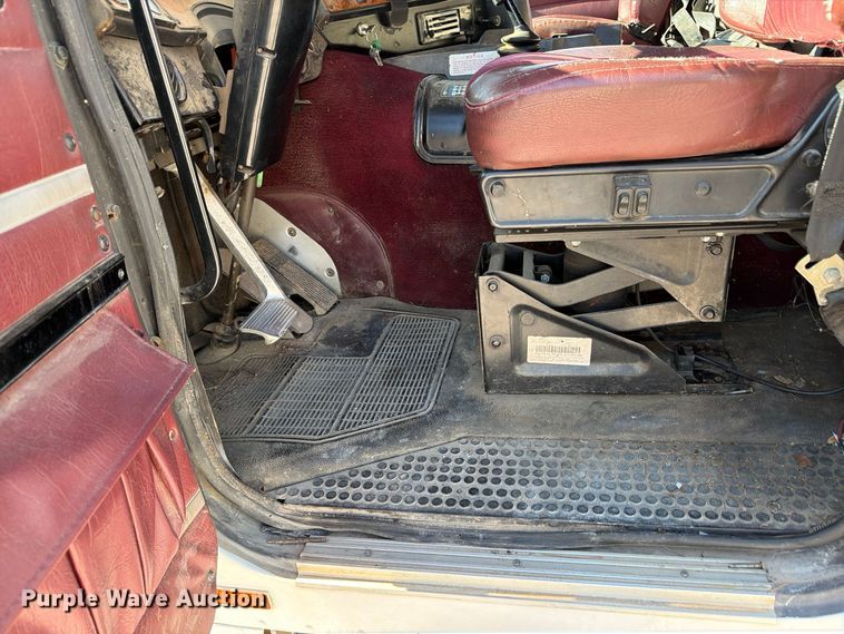 image for item FN2684 1996 International COF-9670 semi truck