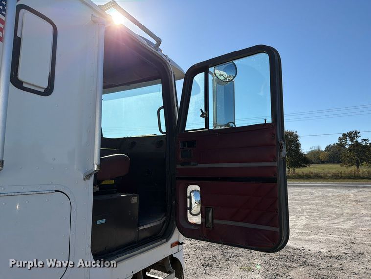 image for item FN2684 1996 International COF-9670 semi truck