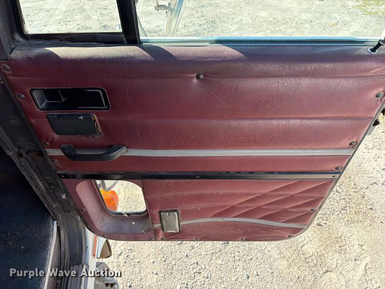 image for item FN2684 1996 International COF-9670 semi truck