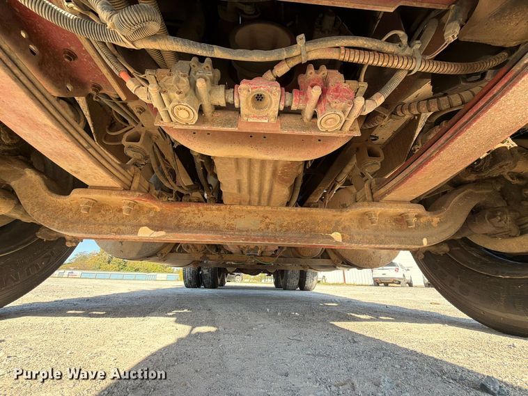 image for item FN2684 1996 International COF-9670 semi truck