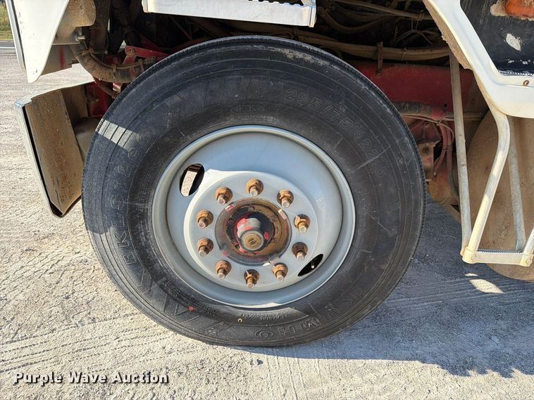 image for item FN2684 1996 International COF-9670 semi truck