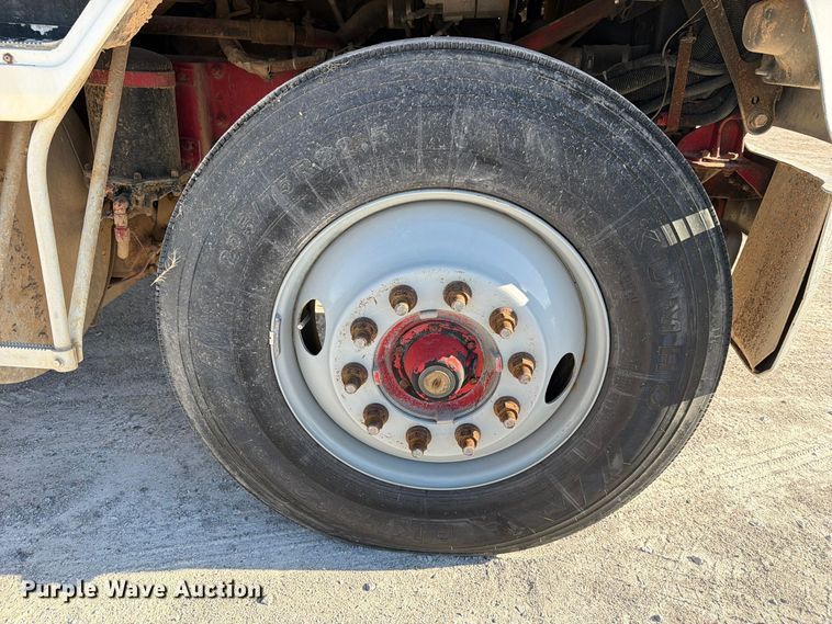 image for item FN2684 1996 International COF-9670 semi truck