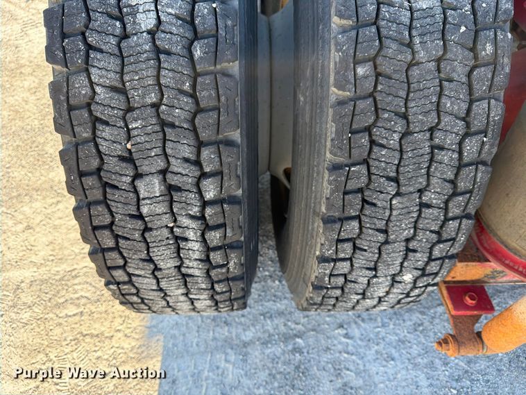 image for item FN2684 1996 International COF-9670 semi truck