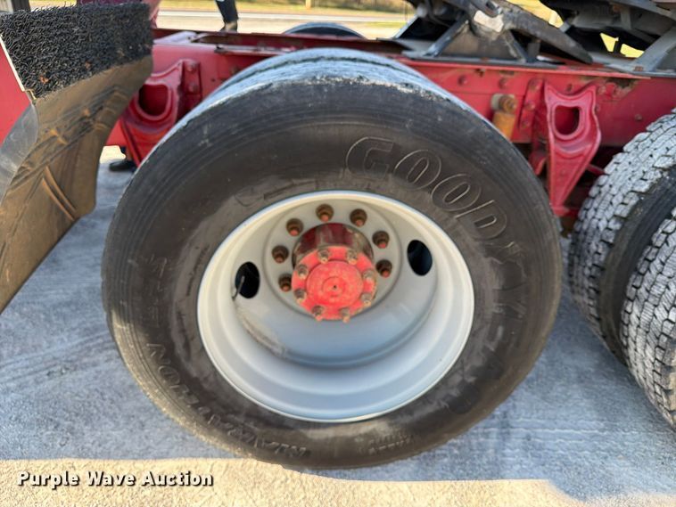 image for item FN2684 1996 International COF-9670 semi truck