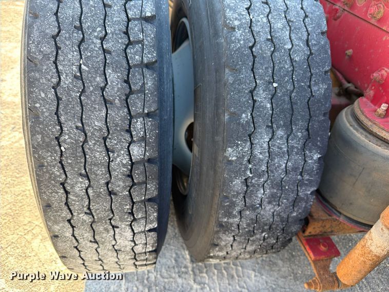 image for item FN2684 1996 International COF-9670 semi truck
